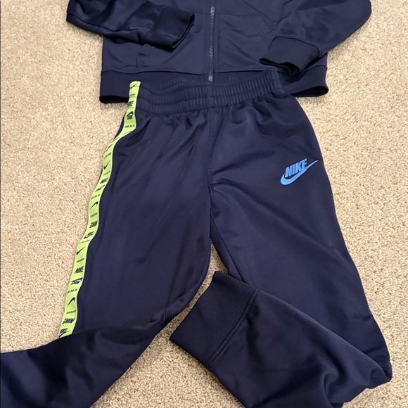 Nike Dark Blue Tracksuit with Bright neon Green Stripes, size 7 - Picture 4 of 6
